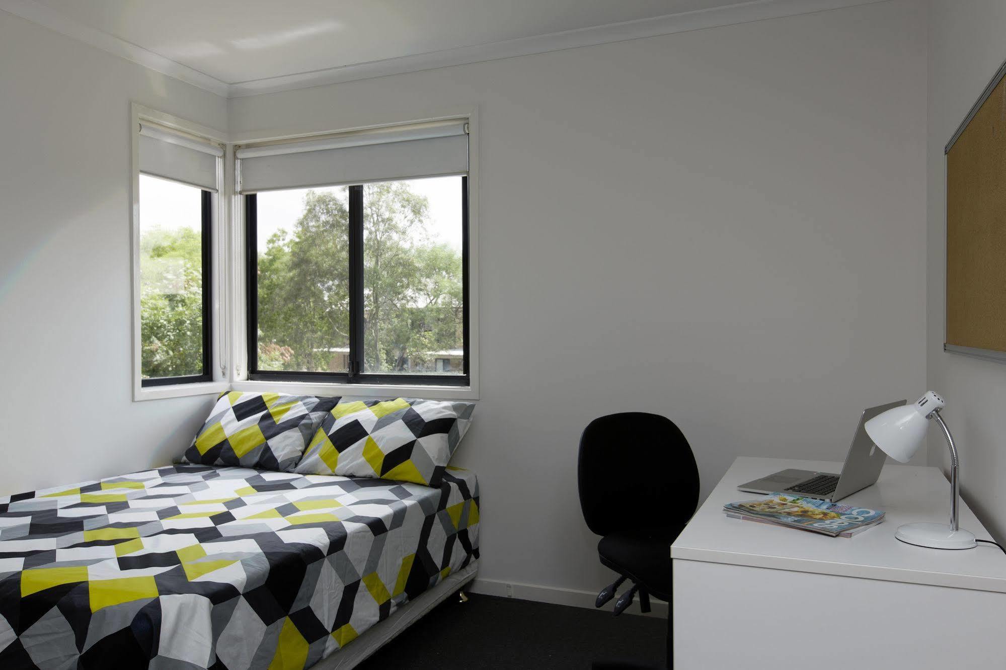 Macquarie University Village Сидни Екстериор снимка