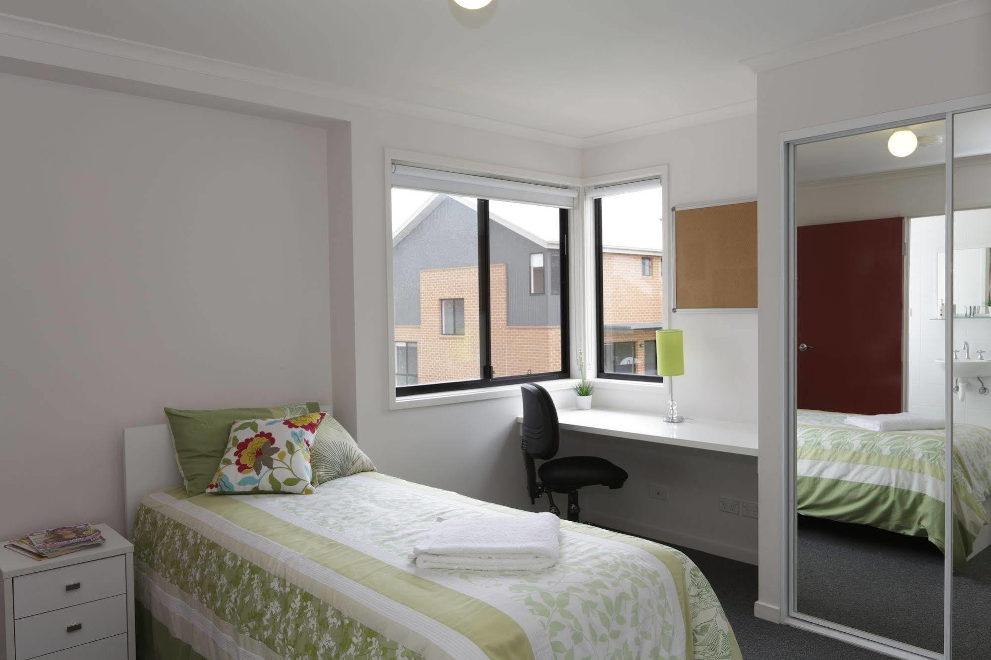 Macquarie University Village Сидни Екстериор снимка